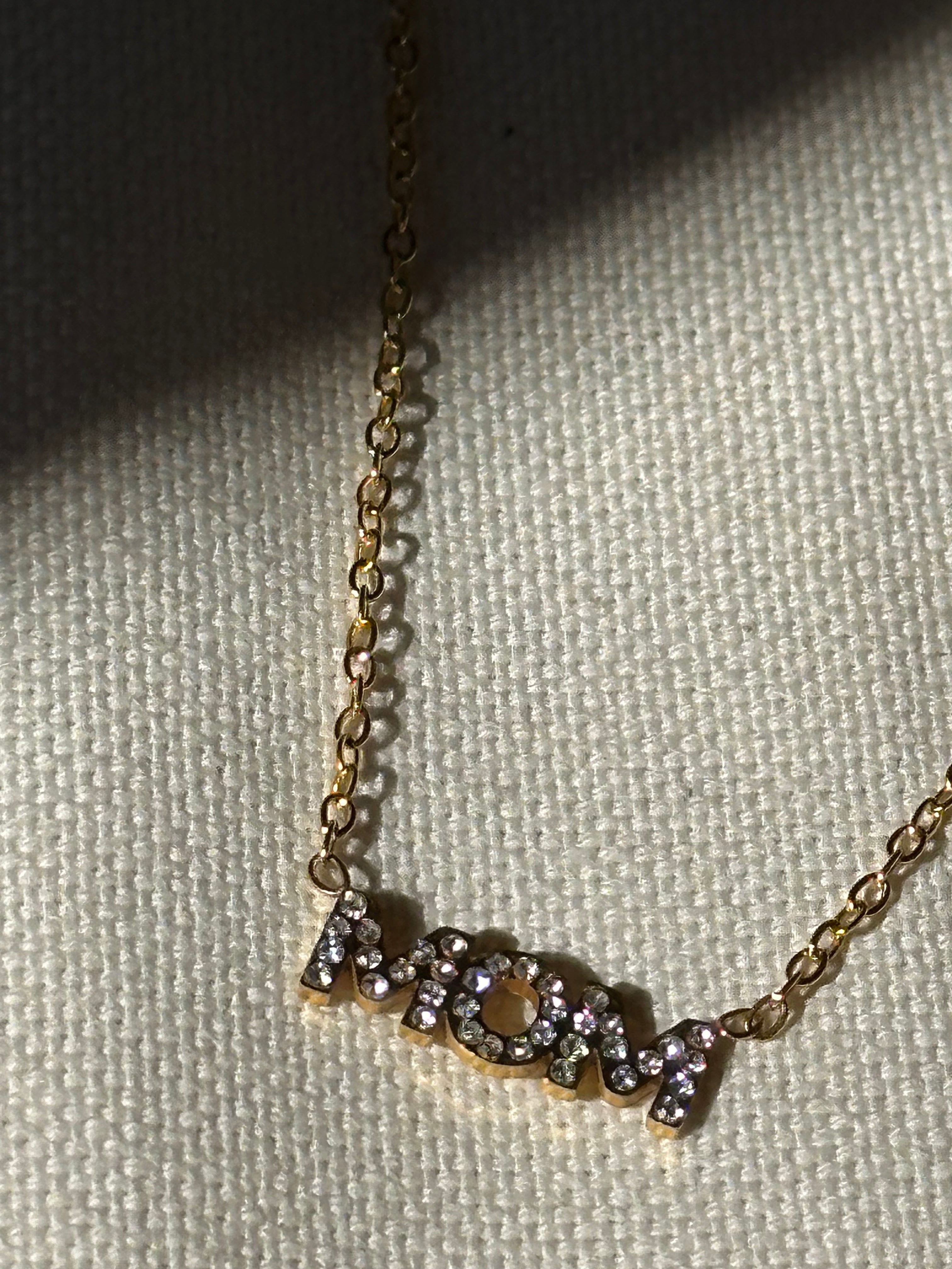 MOM NECKLACE