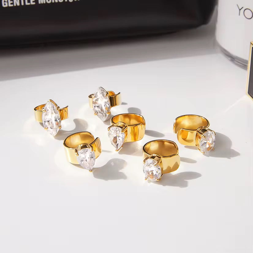 SET ORECCHINI E CUFF SOY