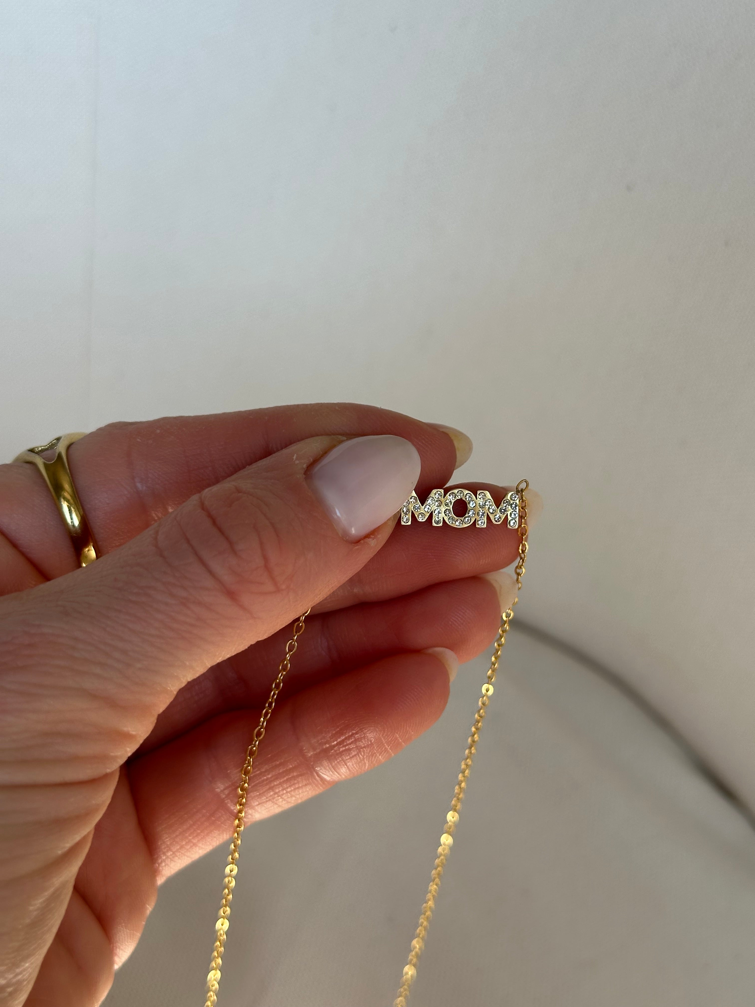 MOM NECKLACE