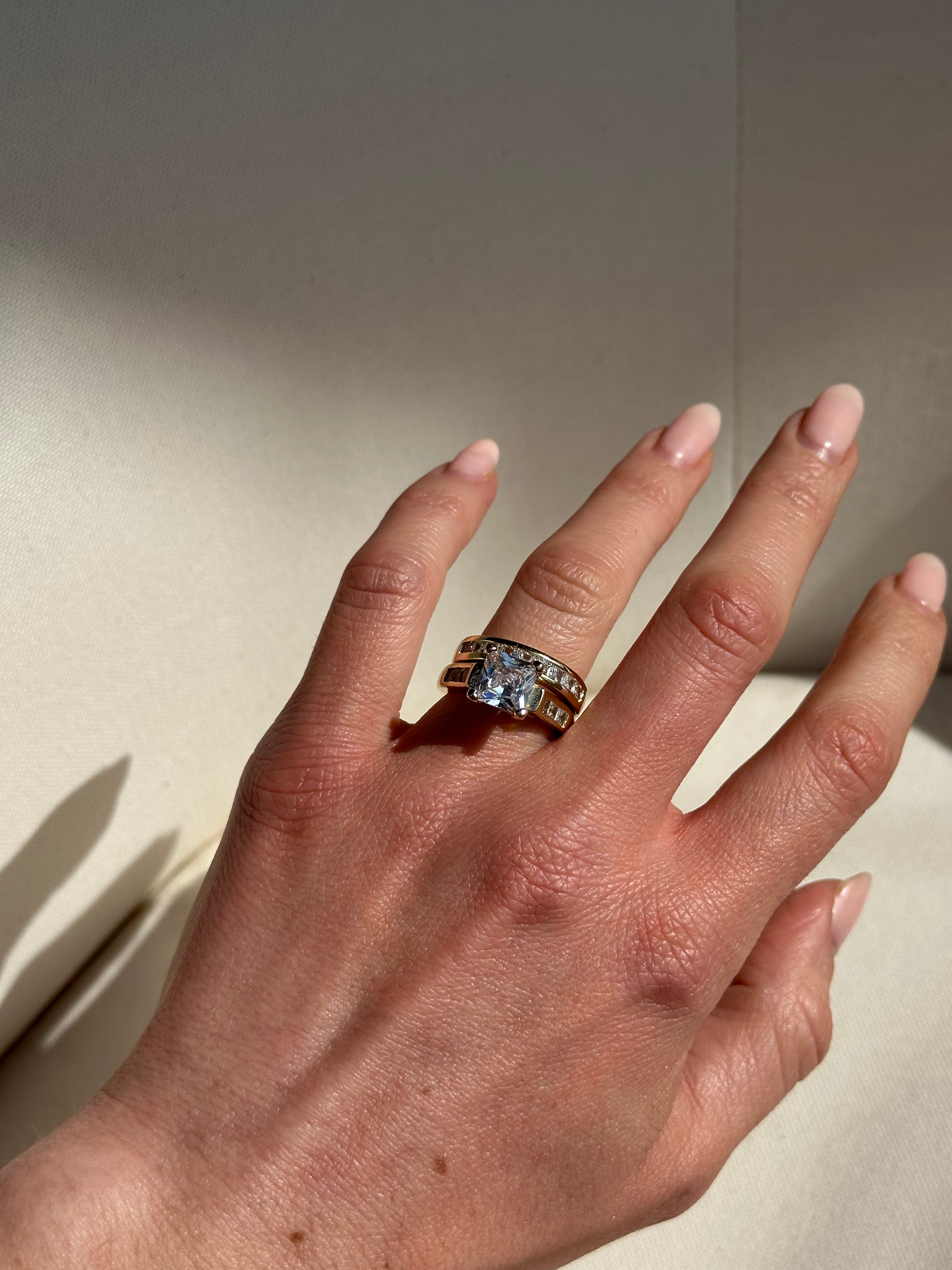 ANELLO REINA