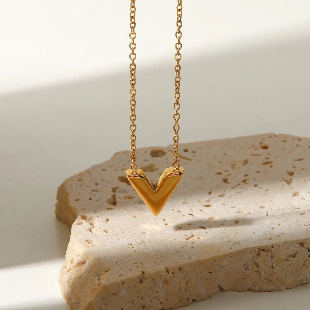 VERA NECKLACE