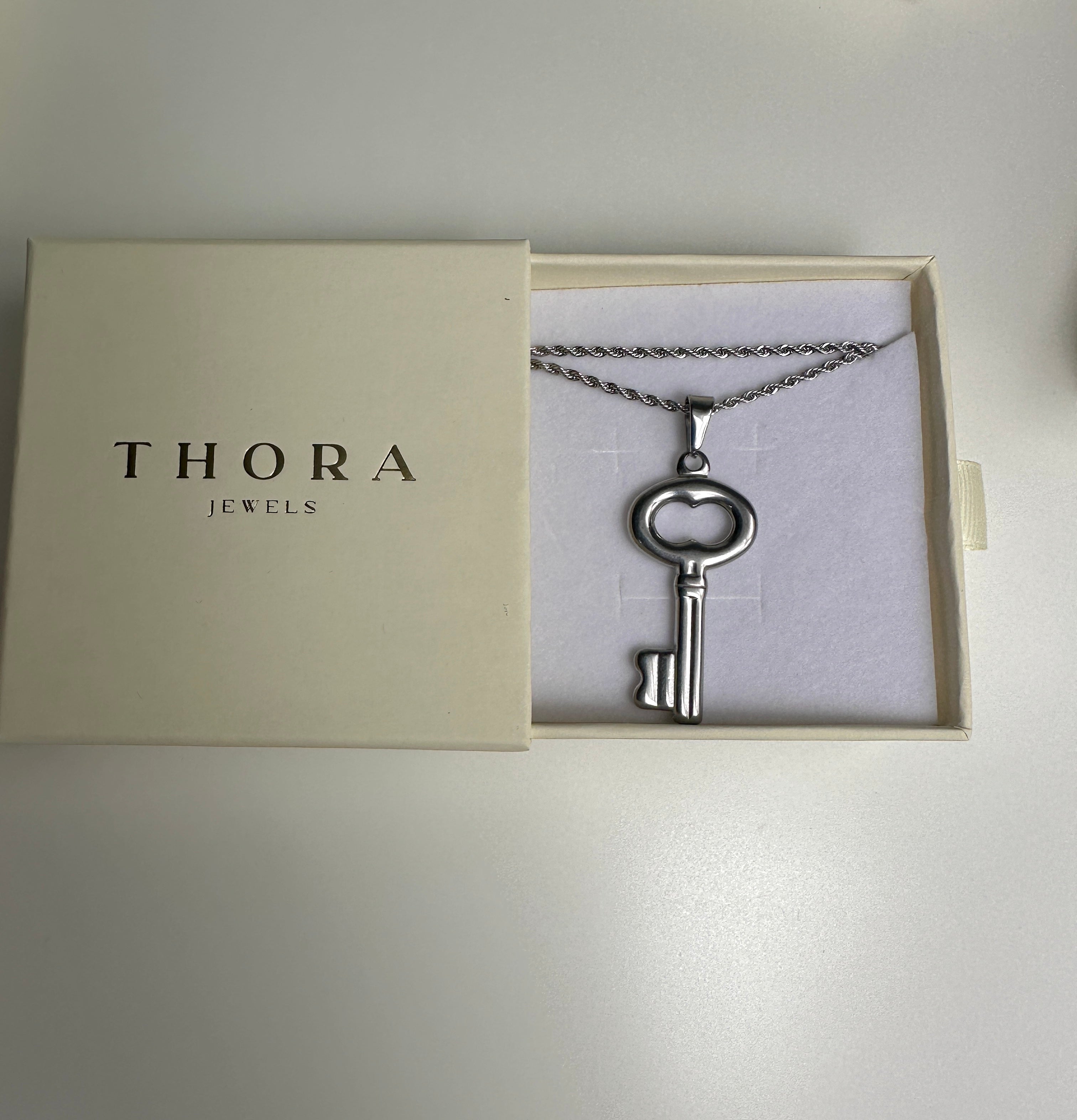 RAYA NECKLACE