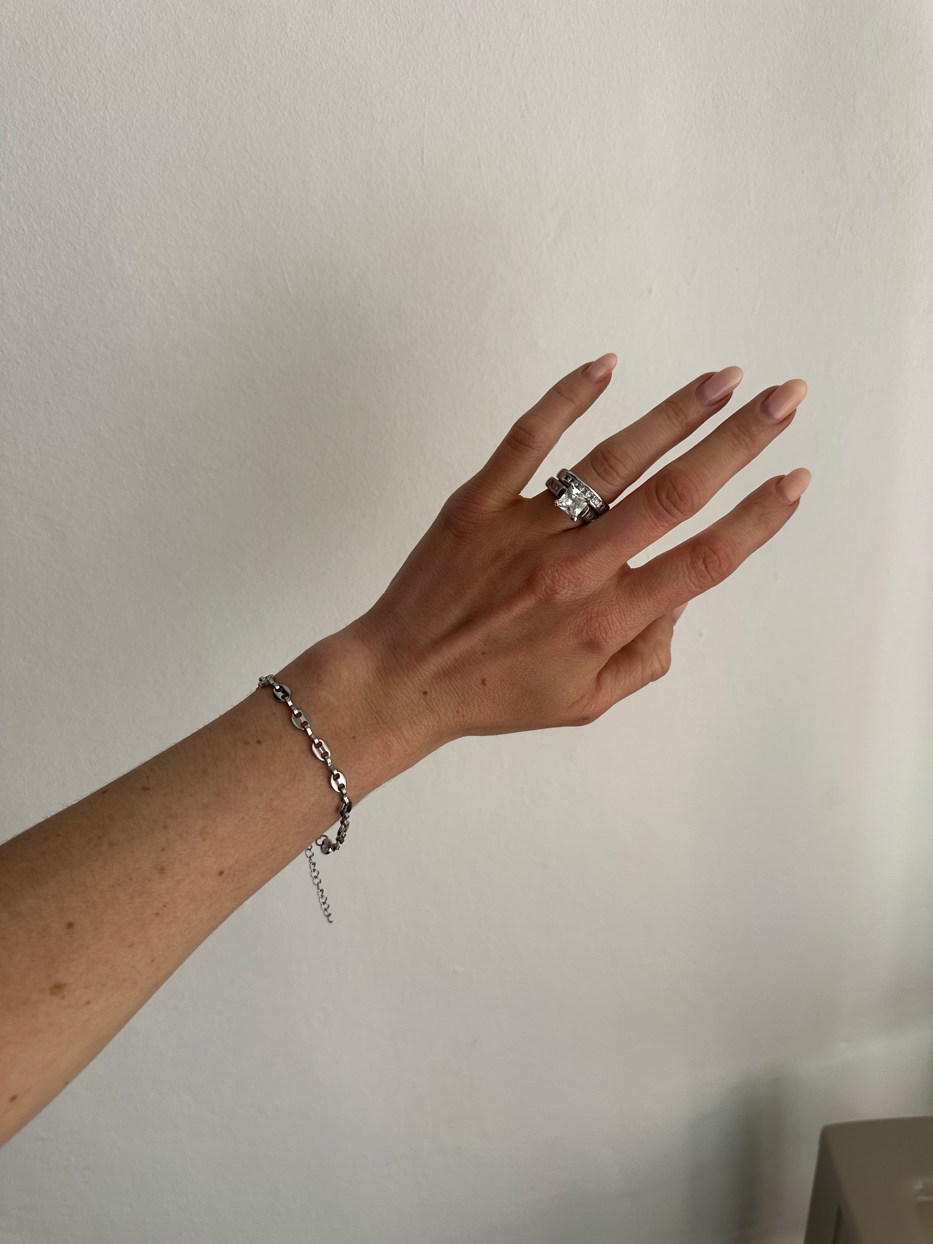 ANELLO REINA