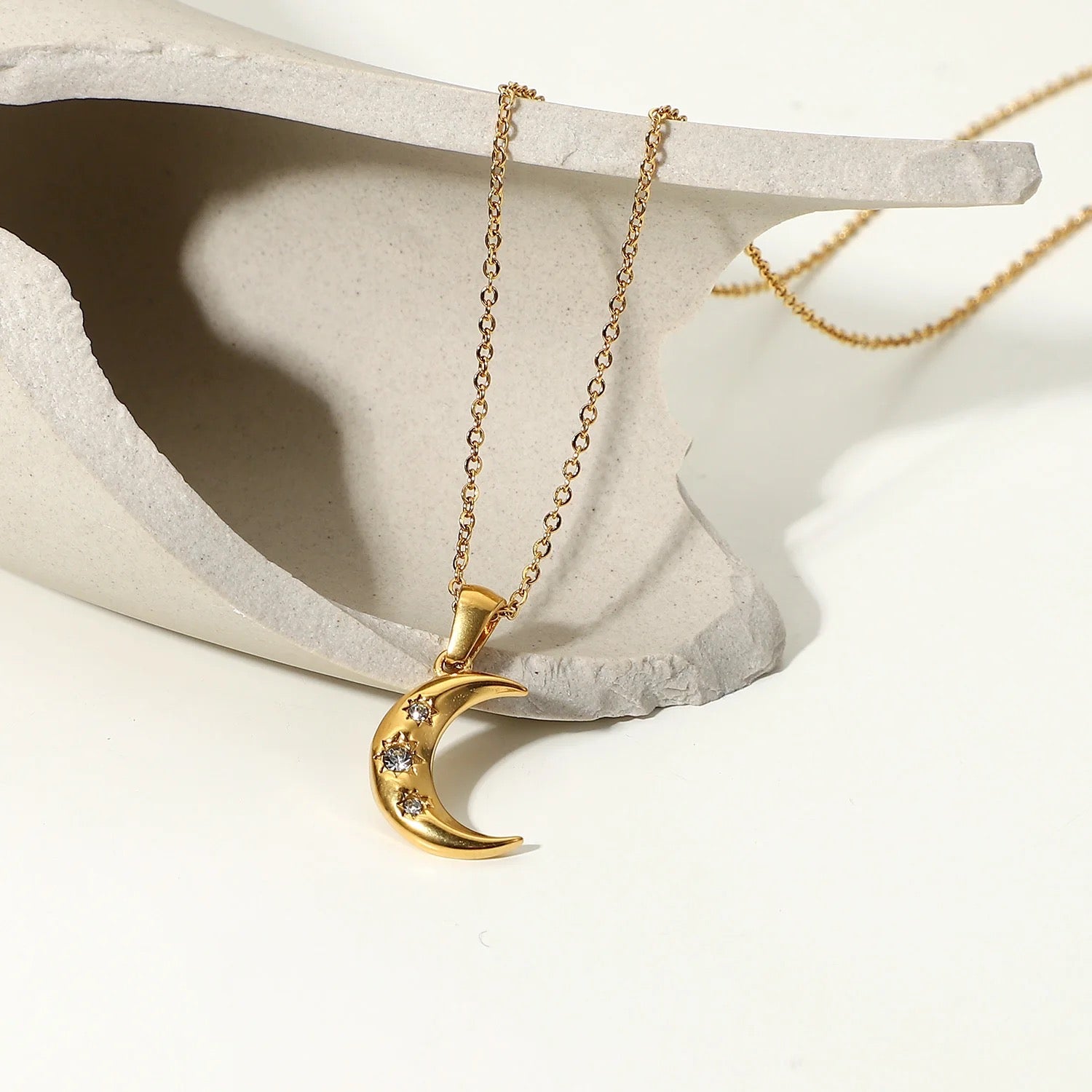 STANI NECKLACE